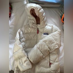 Patagonia white Girls Hi-Loft Down Sweater Hoody